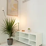 דירה And Cozy In
